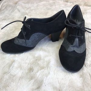 Aerosols Heelrest lace up low heels